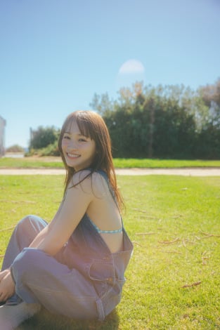 川栄李奈『ファースト写真集』　撮影：東 京祐 