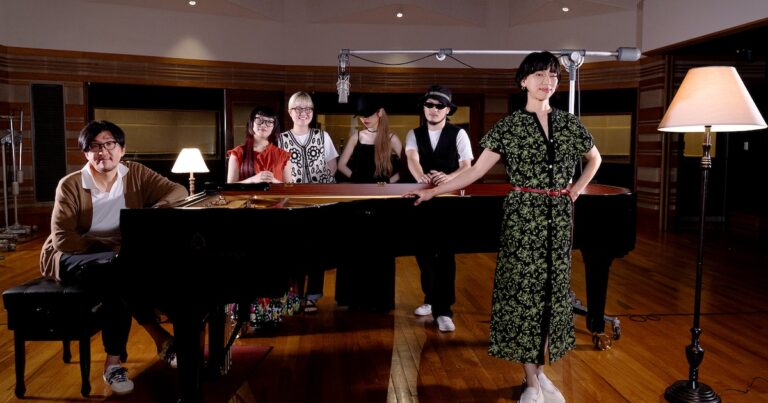 冨田ラボがUAと念願のコラボ、新メンバー4人も参加した新曲「あはは」