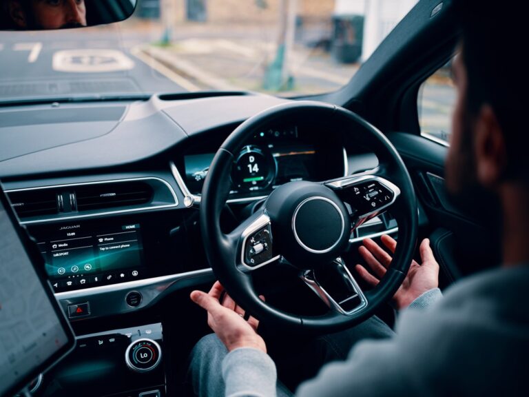 Wayveの自動運転技術は、日産車両に向かいます