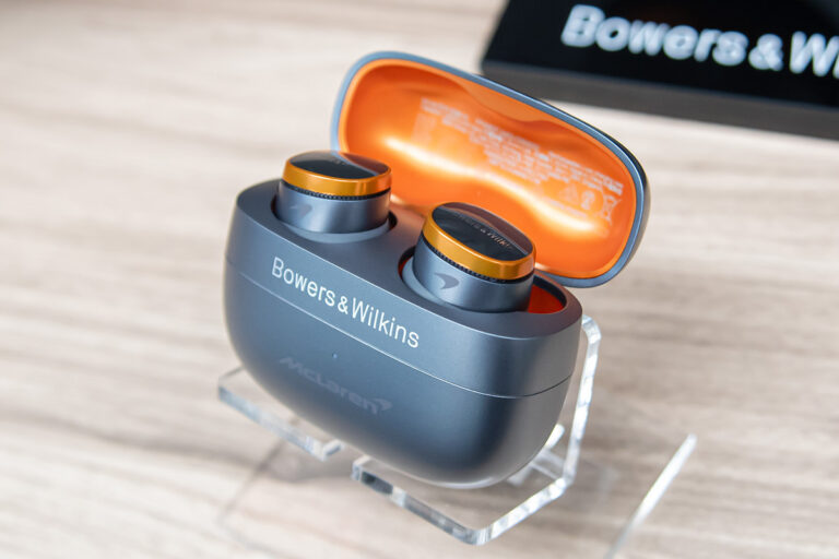 B&Wの完全ワイヤレスイヤホン「Pi8」、マクラーレンとコラボした特別仕様“McLaren Edition”