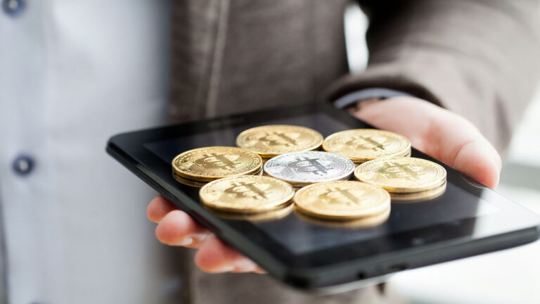 トランプ大統領の関税政策が仮想通貨企業のIPOの足を引っ張る可能性 – GIGAZINE