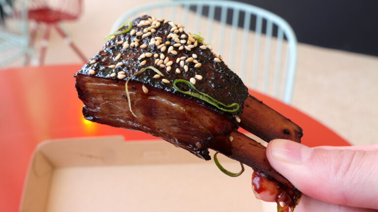 万博でオーストラリア産ラム肉のスペアリブ＆ずっしり重たいミートパイを食べてみた、ご当地コーラもあるよ – GIGAZINE
