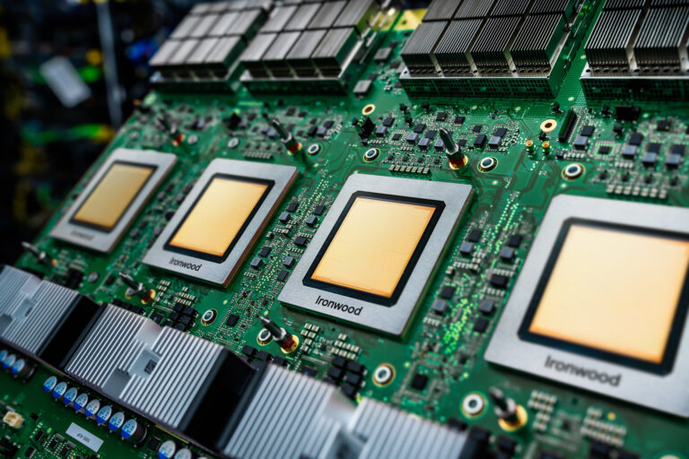 Googleの新TPU「Ironwood」が登場。El Capitanを24倍上回る42.5EFLOPSを実現 – PC Watch