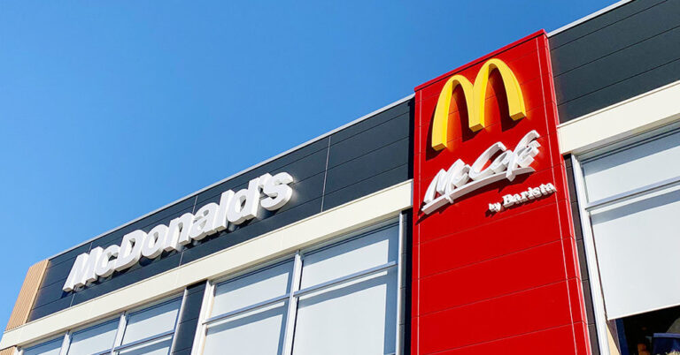 マクドナルド、新商品とのコラボキャラを“シルエット”を公開　バレバレな正体も「舘ひろしさん？」「ルパン三世かも」大喜利始まる