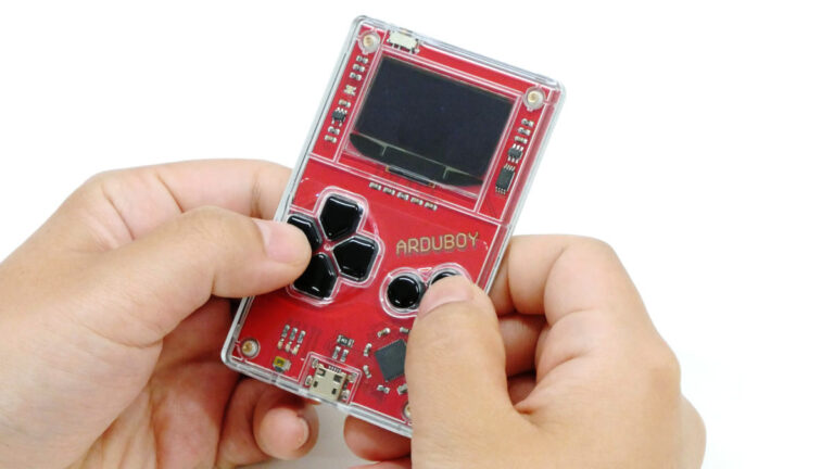ゲームボーイライクな小型ゲーム機「Arduboy」の開発者がトランプ関税により「廃業に追い込まれる」と語る – GIGAZINE