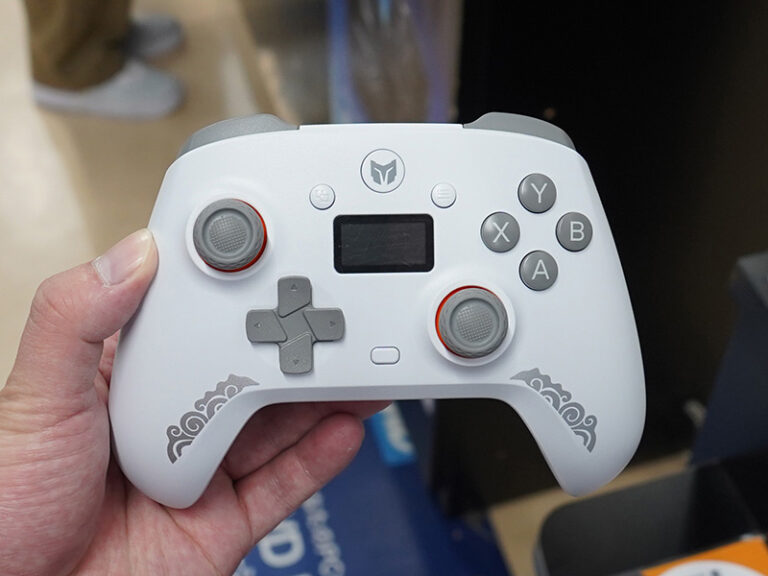 3,980円の格安ゲームパッド「Aether」がBIGBIG WONから、有線/無線対応で小型ディスプレイ搭載 – AKIBA PC Hotline!