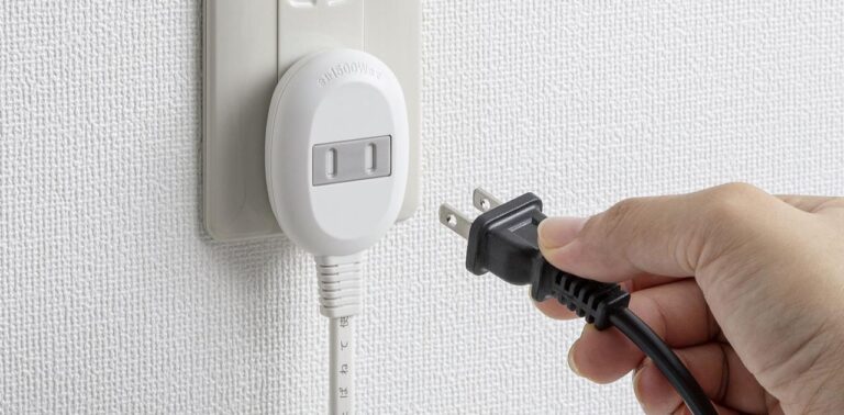 壁コンセントを「ふさがない」電源タップを見て、自分がこれまで1口損してたと知る