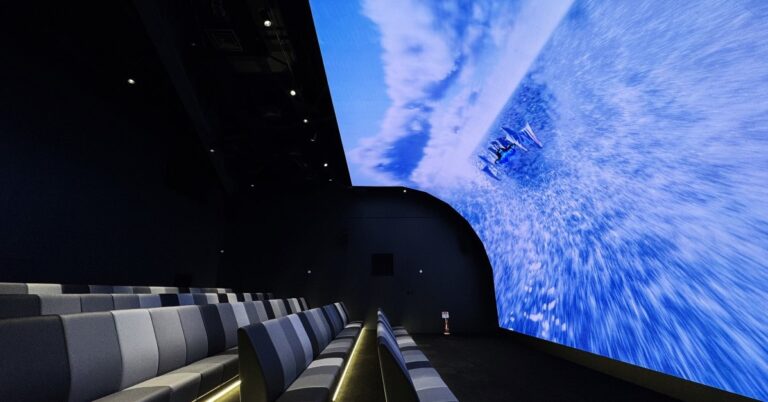 幅11m×高さ9mの湾曲LEDディスプレイで体験する“生命の起源”　大阪万博「三菱未来館」に行ってきた