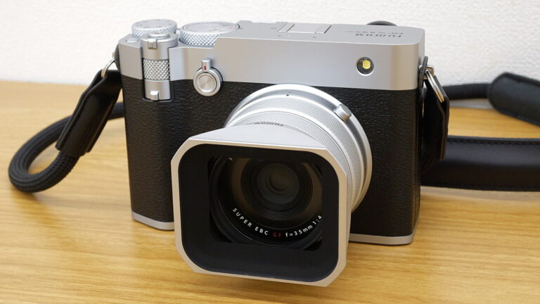 フルサイズより大きいセンサーを搭載した富士フイルムのレンズ一体型デジカメ「GFX100RF」外観レビュー、735gで意外と軽いがグリップの薄さが気になる