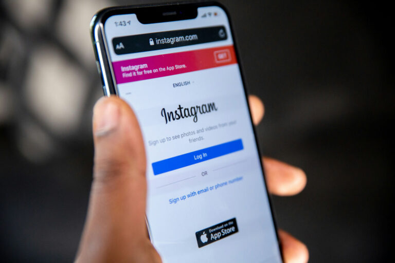 MetaがInstagramユーザーが年齢を偽っていても未成年だと検知するAIツールをテスト中 – GIGAZINE
