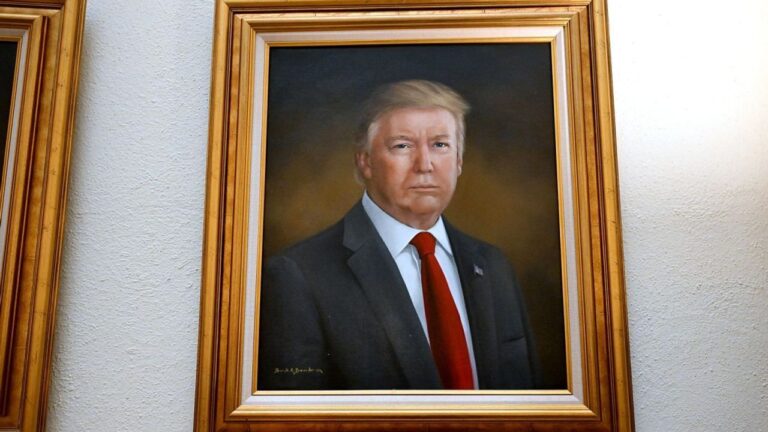 トランプ氏肖像 描いた画家が窮地
