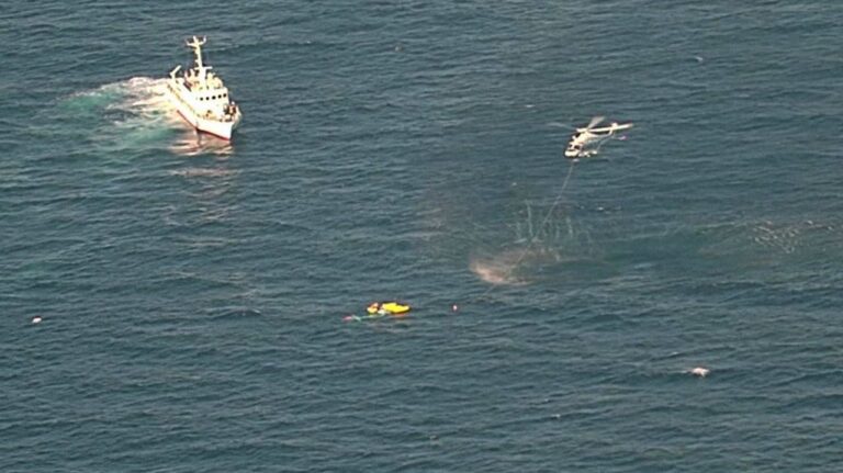 ヘリ事故 離陸から17分後に着水か