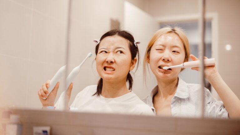 「舌磨き」でオーラルケアをレベルアップ！見落としがちな健康と美容の秘訣 | TABI LABO