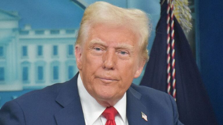米大統領 中国に50%追加関税示唆