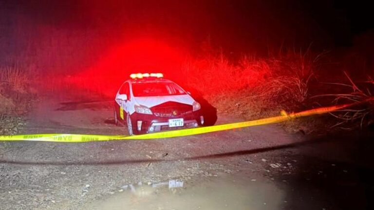 海岸に女性保育士の遺体 殺人か