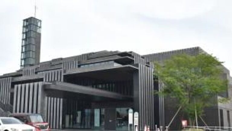 返礼品コメ1万件送れず 市が謝罪