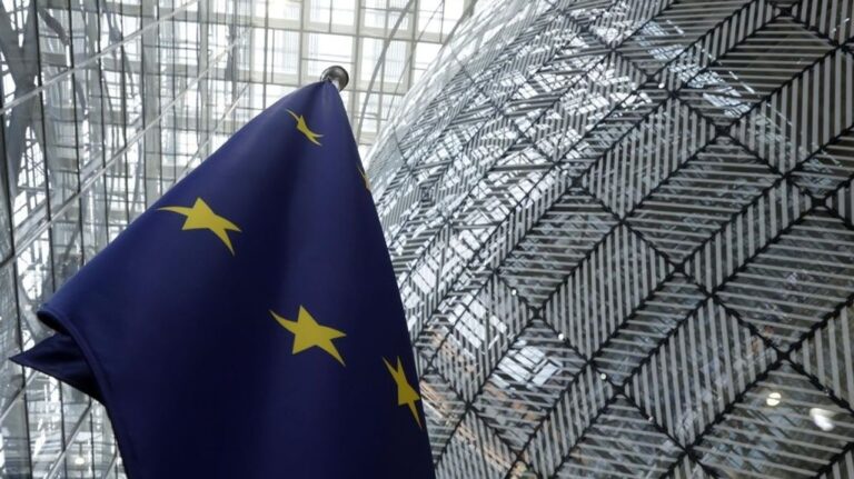 EU、車部品で炭素繊維の規制検討