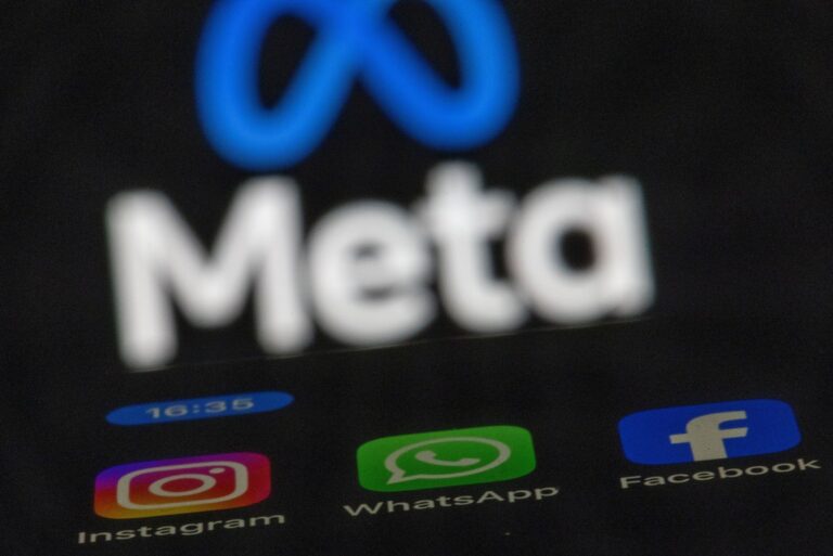 メタは、制限付きのティーンアカウントをFacebookとメッセンジャーに導入します