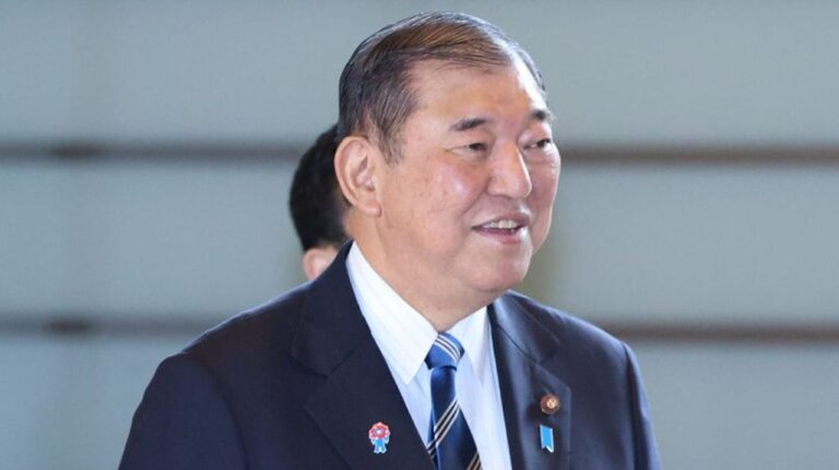 首相 16年ぶり「政労会見」開催へ