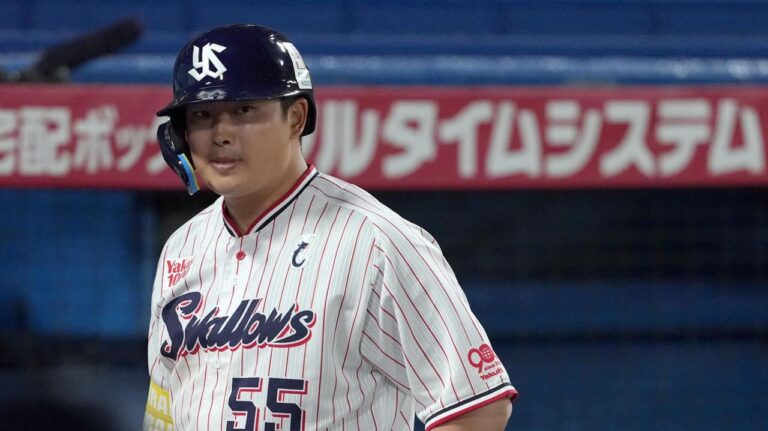 村上宗隆 わずか1日で登録抹消