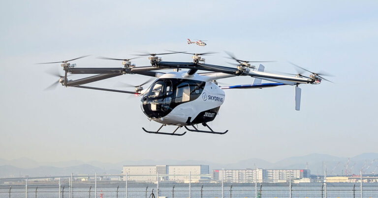 国内ベンチャーの「空飛ぶクルマ」が初飛行　約4分ほど、高度5mで浮遊