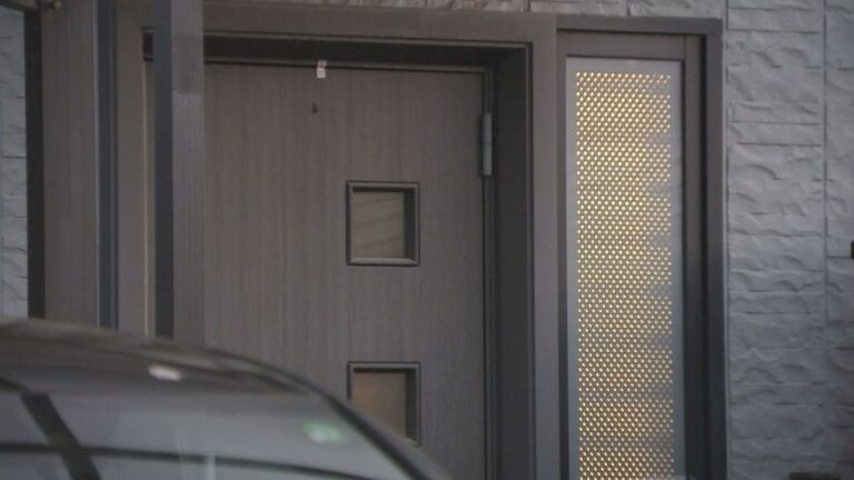 男性死亡 傷害疑いで同居の男逮捕