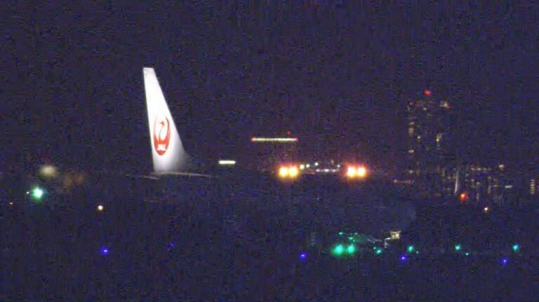 日航機が航空灯火に接触 羽田空港