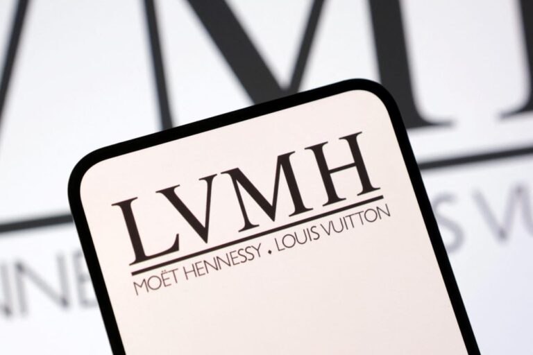 LVMHが首位陥落、エルメスが世界最大の高級ブランドに – The Wall Street Journal発
