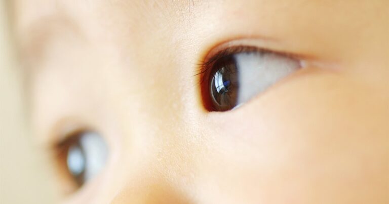 「子どもの近視」は失明リスクも…世界で導入が進む「原始的な予防法」、驚きの効果とは – ニュースな本