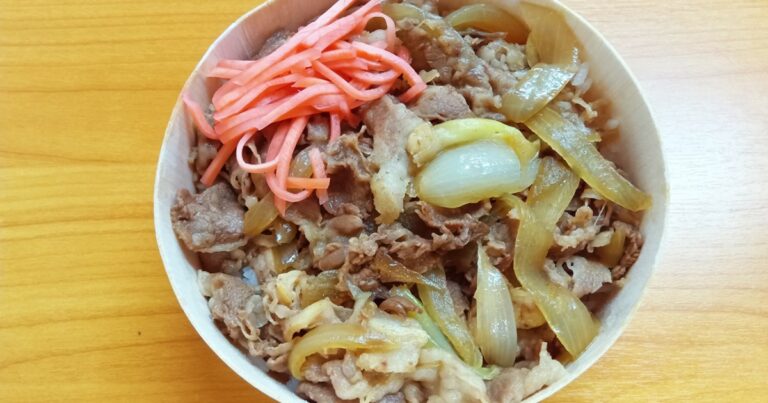 松屋フーズと松屋銀座がコラボした「神戸牛牛めし」を食べてみた！ そのお値段なんと……