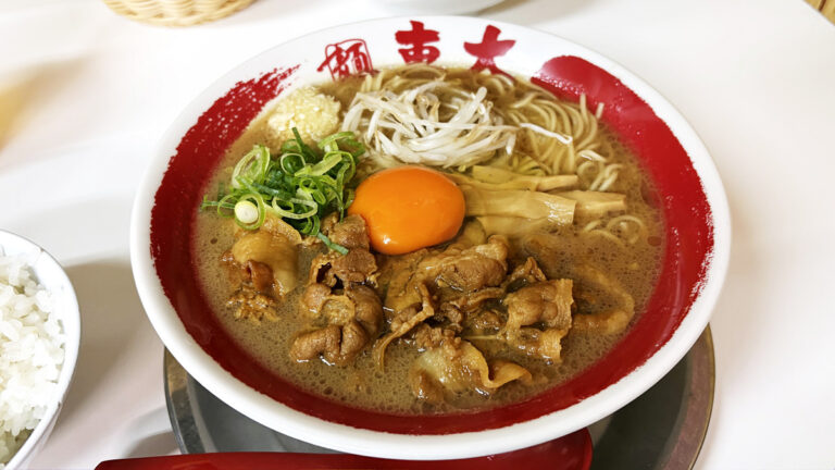「生卵食べ放題！濃厚豚骨ラーメン」