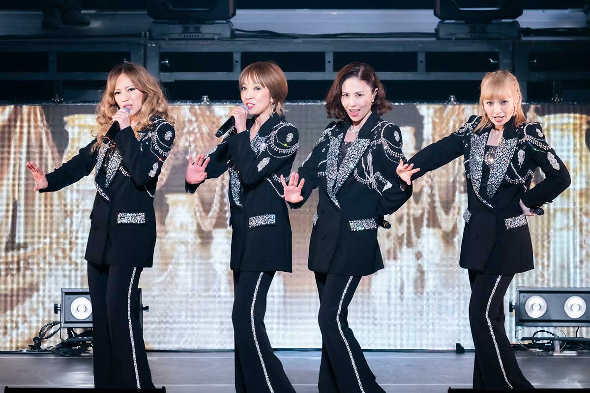 MAX30周年記念ライブ初日、踊りっぱなしの圧巻パフォ…サプライズゲストからの祝福には涙も【ライブレポート】