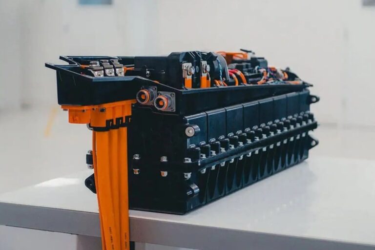 「18秒充電EVバッテリー、許可間近！」