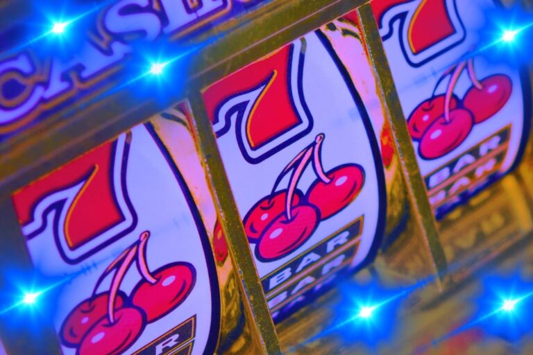 「カジノの青い光、あなたの財布が狙われる！」