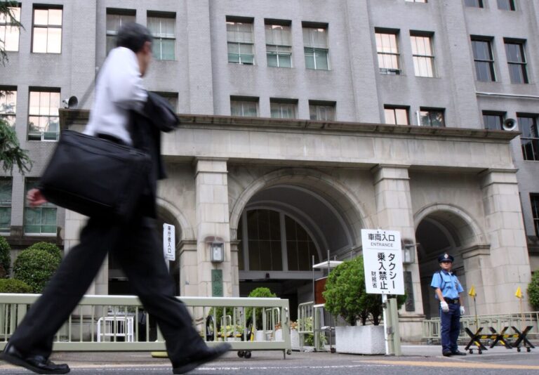 「30年債入札低調、利回りさらなる低下へ」