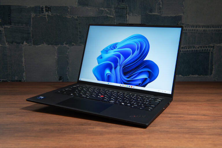「驚きの軽さ！ThinkPad X1 Carbonが986gに進化」