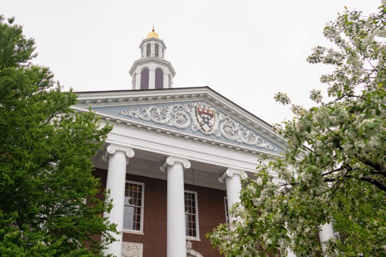 「トランプ大統領、ハーバード志望者の入国禁じる！」