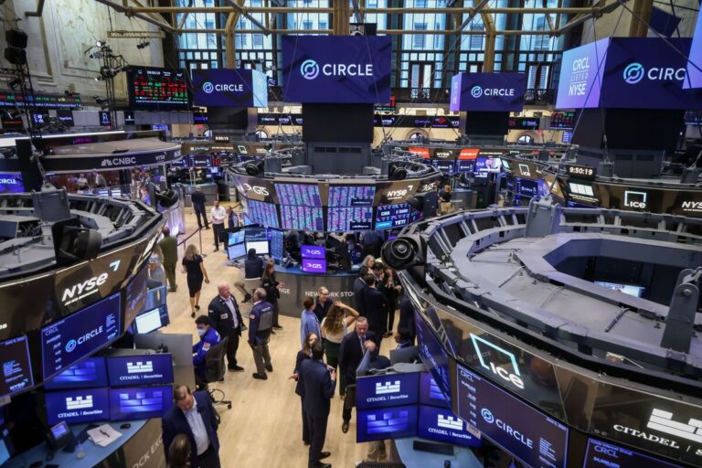 「米株反発！雇用統計で景気安心感」