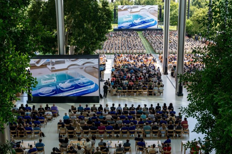 「アップル、新デザインのインターフェース発表！」