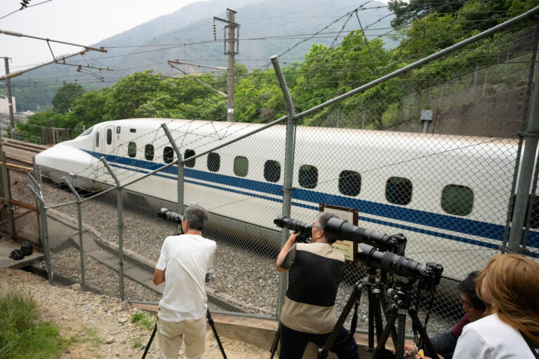 「鉄道撮影でニコン新機種を徹底検証！」