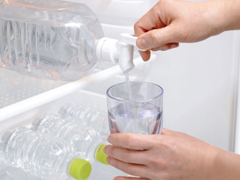 「新発明！ペットボトル直飲みレバー」