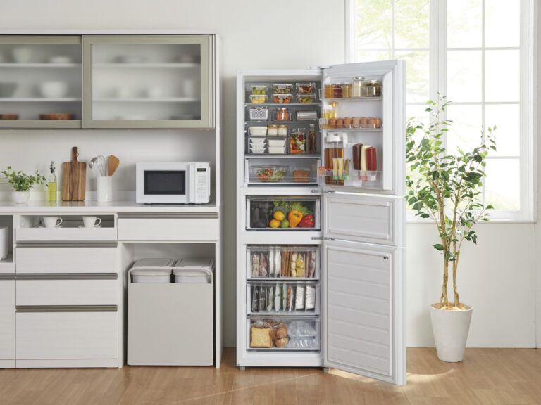 「ニトリの新冷蔵庫、冷凍切替自在！」