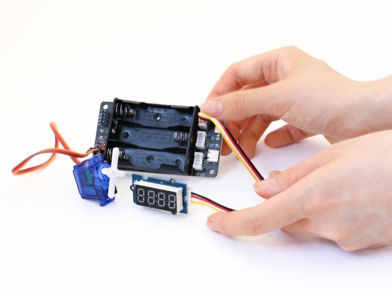 「簡単操作！はんだ不要のプログラミングキット」