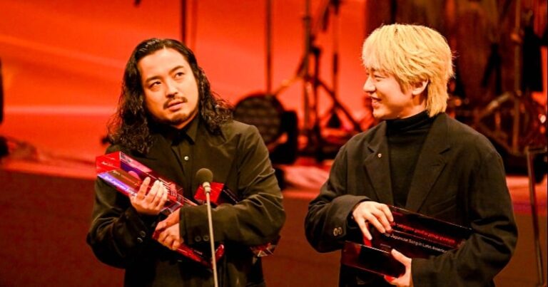 Creepy Nuts、グラミー賞7冠達成！「エグっ！」トロフィー祭り🎉