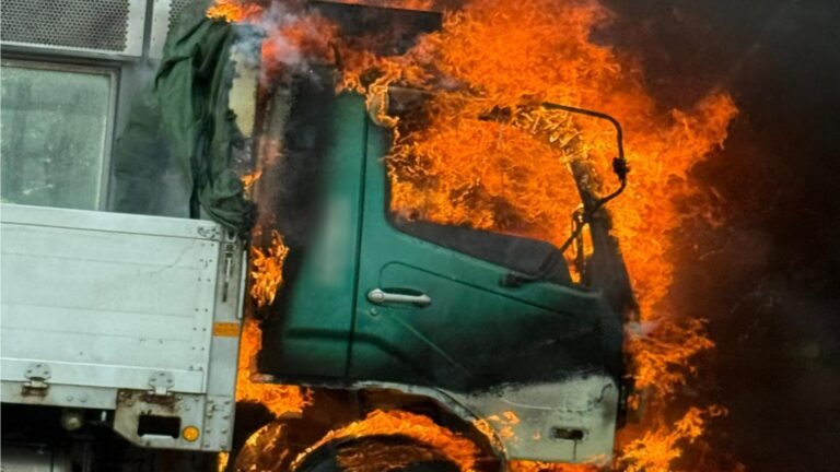 【速報】「車内から煙出ている」第二京阪道路でトラックが炎上する火事 けが人逃げ遅れなし 大阪 – Yahoo!ニュース
