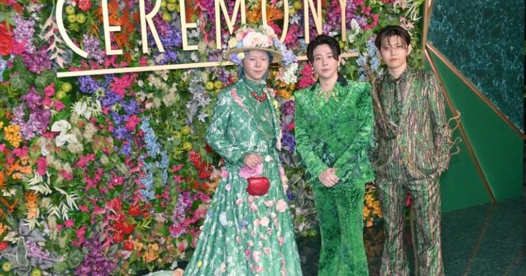 「Mrs. GREEN APPLE、華やか主役登場！」