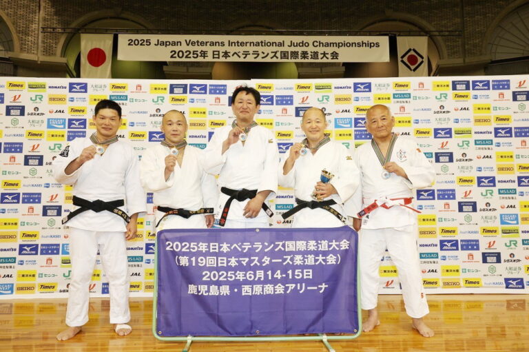吉成社長、柔道大会優勝！監督兼選手の快挙