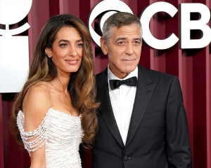 ジョージ・クルーニー、シルバーヘア復活！アマルとレッドカーペット登場