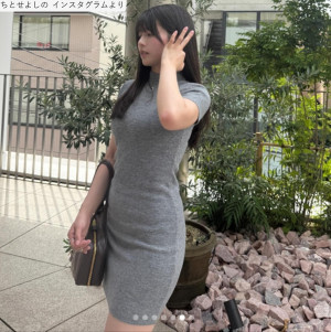 「元鉄工所勤務25歳、ニット姿に称賛続々」