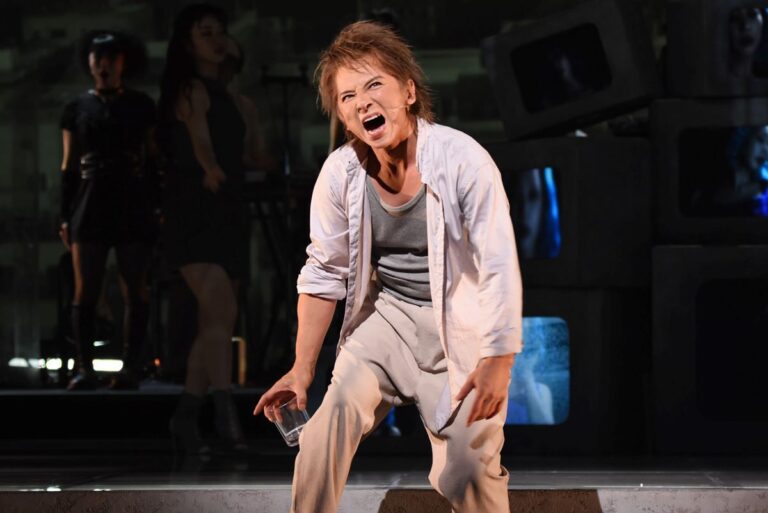 松岡充、デヴィッド・ボウイが導く『LAZARUS』開幕！
